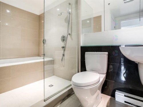 Bathroom - 554-1414 Rue Chomedey, Montréal (Ville-Marie), QC - Indoor Photo Showing Bathroom