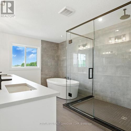 3108 Gillespie Trail, London South (South V), ON - Indoor Photo Showing Bathroom