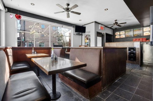 Commerce - 4201 Rue De Verdun, Montréal (Verdun/Île-Des-Soeurs), QC - Indoor Photo Showing Dining Room