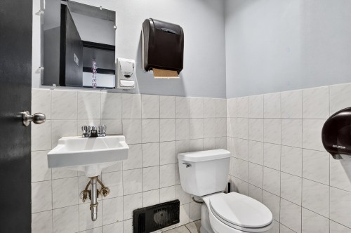 Powder room - 4201 Rue De Verdun, Montréal (Verdun/Île-Des-Soeurs), QC - Indoor Photo Showing Bathroom