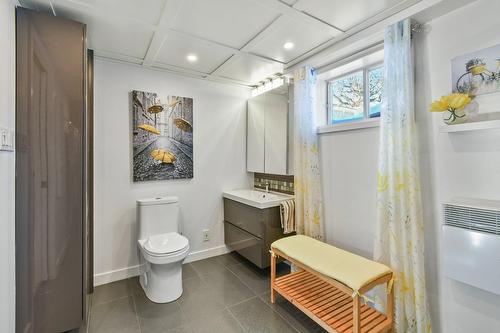 Salle de bains - 92 Rue Latour, Saint-Constant, QC - Indoor Photo Showing Bathroom