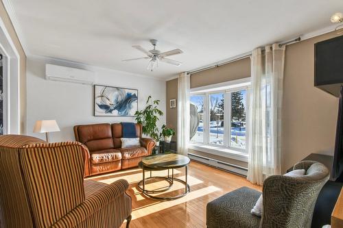 Salon - 92 Rue Latour, Saint-Constant, QC - Indoor Photo Showing Living Room