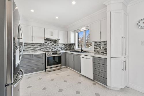 Cuisine - 92 Rue Latour, Saint-Constant, QC - Indoor Photo Showing Kitchen With Upgraded Kitchen