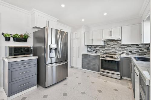 Cuisine - 92 Rue Latour, Saint-Constant, QC - Indoor Photo Showing Kitchen With Upgraded Kitchen