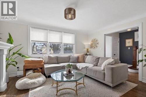 494 Upper Wentworth Street, Hamilton, ON - Indoor Photo Showing Living Room