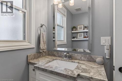 494 Upper Wentworth Street, Hamilton, ON - Indoor Photo Showing Bathroom