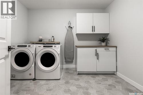 343 Stilling Manor, Saskatoon, SK - Indoor Photo Showing Laundry Room