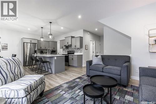 343 Stilling Manor, Saskatoon, SK - Indoor Photo Showing Living Room