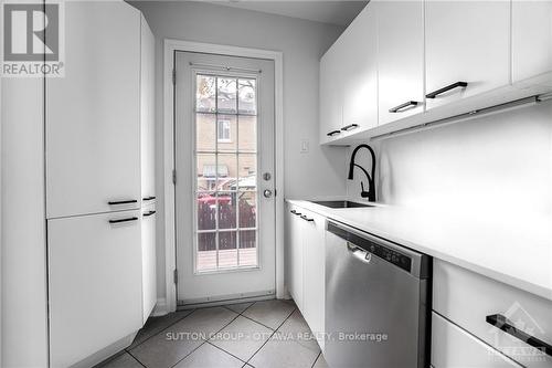 391 Greenwood Avenue, Ottawa, ON - Indoor Photo Showing Kitchen