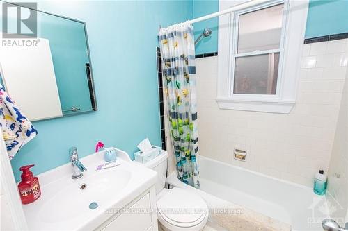 391 Greenwood Avenue, Ottawa, ON - Indoor Photo Showing Bathroom
