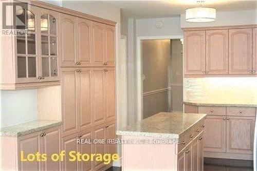 5847 Tayside Crescent, Mississauga, ON - Indoor Photo Showing Kitchen