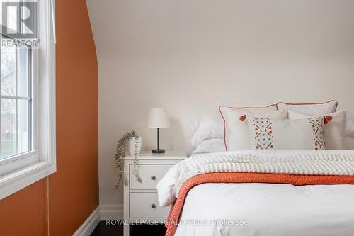 2034 Harvest Drive, Mississauga, ON - Indoor Photo Showing Bedroom