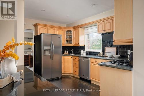 2034 Harvest Drive, Mississauga, ON - Indoor Photo Showing Kitchen