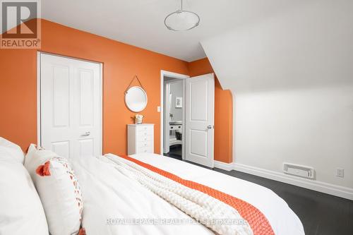 2034 Harvest Drive, Mississauga, ON - Indoor Photo Showing Bedroom