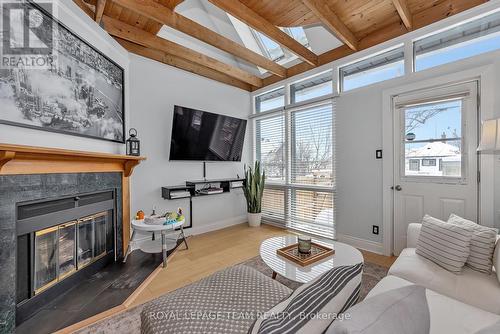 76 Havelock Street, Ottawa, ON - Indoor Photo Showing Living Room With Fireplace