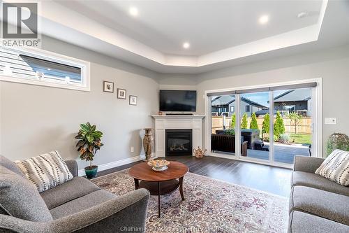 11 Champlain Court, Chatham, ON - Indoor Photo Showing Living Room With Fireplace