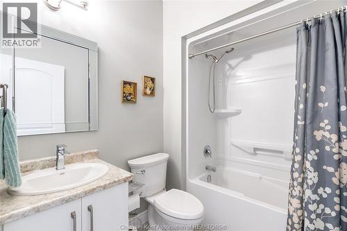 11 Champlain Court, Chatham, ON - Indoor Photo Showing Bathroom