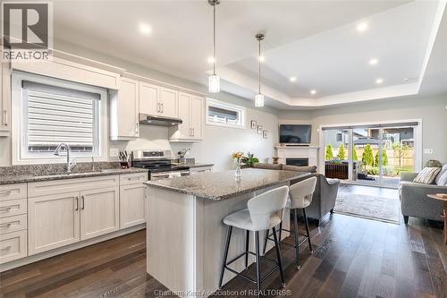 11 Champlain Court, Chatham, ON - Indoor Photo Showing Kitchen With Upgraded Kitchen