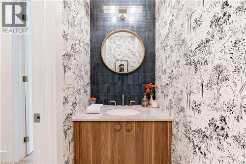 Powder room - 295 Allen Road, Grimsby, ON - Indoor Photo Showing Bathroom