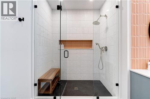 295 Allen Road, Grimsby, ON - Indoor Photo Showing Bathroom