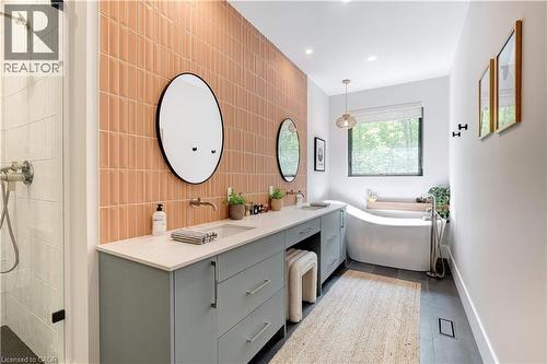 295 Allen Road, Grimsby, ON - Indoor Photo Showing Bathroom