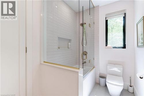 Jack and Jill bathroom - 295 Allen Road, Grimsby, ON - Indoor Photo Showing Bathroom