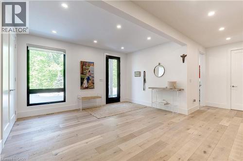 Huge foyer - 295 Allen Road, Grimsby, ON - Indoor Photo Showing Other Room