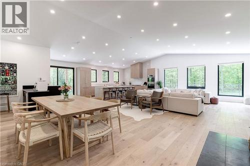 Open concept - fabulous and bright living space - 295 Allen Road, Grimsby, ON - Indoor