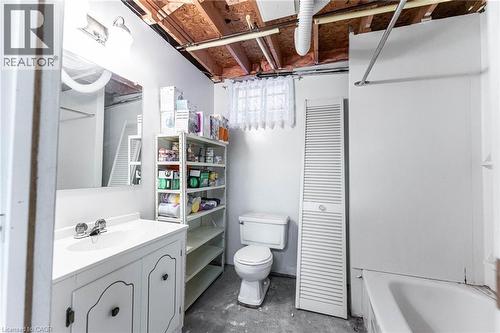 5 Charing Drive, Hamilton, ON - Indoor Photo Showing Bathroom