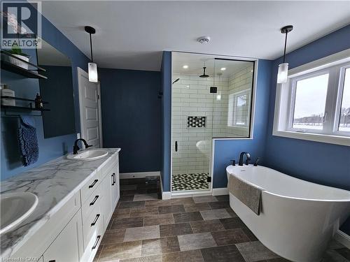 5pc Primary Ensuite with private water closet - 46 Stonebridge Place, Simcoe, ON - Indoor Photo Showing Bathroom