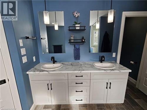 Ensuite with double sinks - 46 Stonebridge Place, Simcoe, ON - Indoor Photo Showing Bathroom