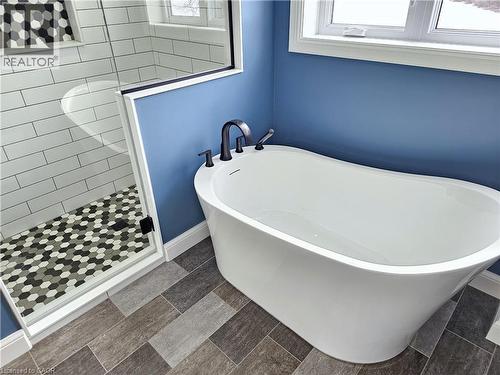 Soaker Tub - 46 Stonebridge Place, Simcoe, ON - Indoor Photo Showing Bathroom