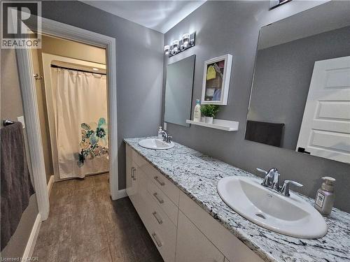 5pc Second Floor Bathroom - 46 Stonebridge Place, Simcoe, ON - Indoor Photo Showing Bathroom