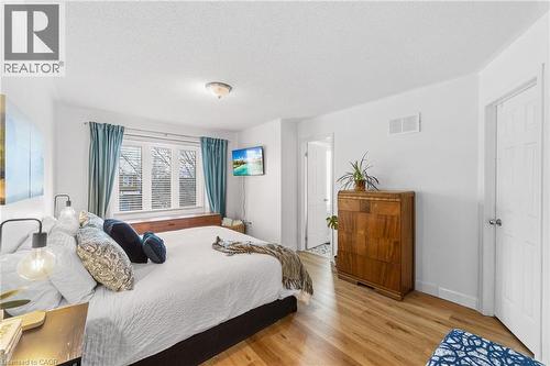 4401 Vallence Drive, Burlington, ON - Indoor Photo Showing Bedroom