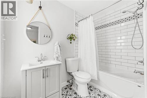 4401 Vallence Drive, Burlington, ON - Indoor Photo Showing Bathroom