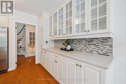 family sized eat-in kitchen lots of storage - 