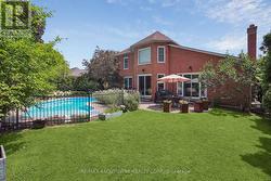 private garden and pool - 