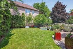 private garden and pool - 