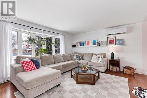 Living Room - 131 Albert Street, Collingwood, ON - Indoor Photo Showing Living Room