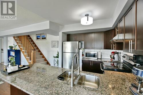 30 Joseph Trail, Collingwood, ON - Indoor Photo Showing Kitchen With Double Sink With Upgraded Kitchen