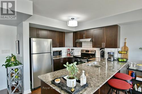30 Joseph Trail, Collingwood, ON - Indoor Photo Showing Kitchen With Double Sink With Upgraded Kitchen