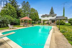 223 VIOLET COURT  Oshawa, ON L1G 3E6