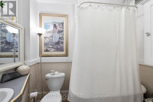 55 Balsam Avenue S, Hamilton, ON - Indoor Photo Showing Bathroom