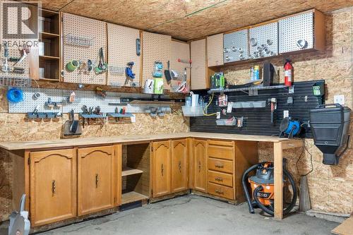WORKSHOP/GARAGE SPACE - 111 Macleod Trail E, Rural Foothills County, AB - Indoor