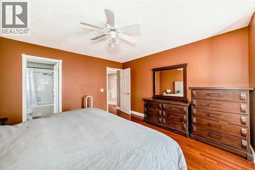 188 Hidden Ranch Crescent Nw, Calgary, AB - Indoor Photo Showing Bedroom