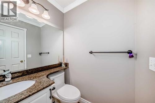 188 Hidden Ranch Crescent Nw, Calgary, AB - Indoor Photo Showing Bathroom
