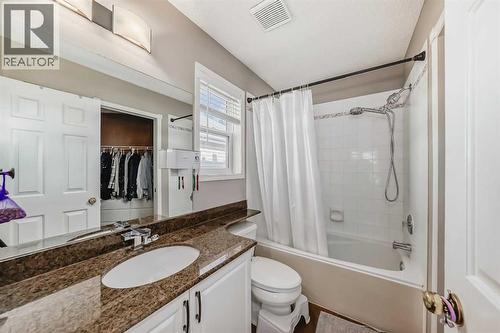 Ensuite 4pc - 188 Hidden Ranch Crescent Nw, Calgary, AB - Indoor Photo Showing Bathroom
