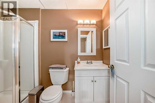 188 Hidden Ranch Crescent Nw, Calgary, AB - Indoor Photo Showing Bathroom