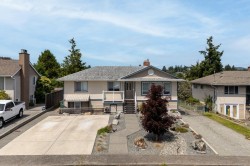 582 Baxter Ave  Saanich, BC V8Z 2G7