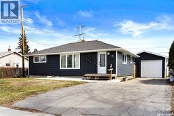 73 Coldwell ROAD  Regina, SK S4R 4K4